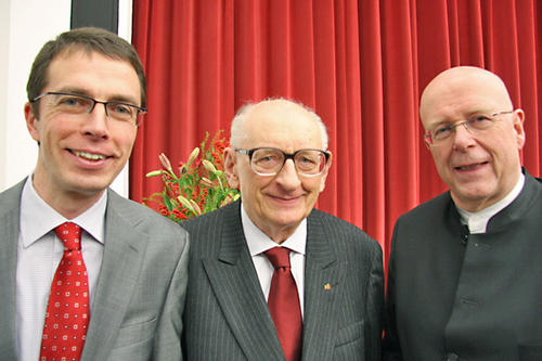 Laudator Prof. Paul Nolte, Freiheitspreisträger Wladyslaw Bartoszewski und Prof. Dieter Lenzen, Präsident der Freien Universität Berlin (v.l.n.r.)