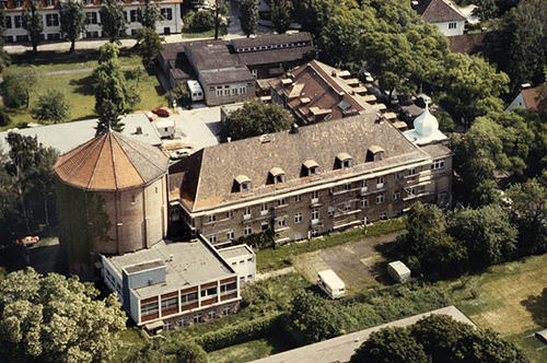 Das Gebäude an der Boltzmannstrasse wurde 1937 als erstes Max-Planck-Institut eröffnet. Heute gehört es zur Freien Universität Berlin.