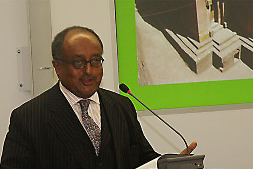 Seine Kaiserliche Hoheit Prinz Dr. Asfa-Wossen Asserate von Äthiopien bei seinem Vortrag im Henry-Ford-Bau