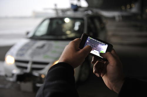 Autofahren wie James Bond: Informatiker der Freien Universität steuern ihr Auto mit einem iPhone