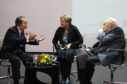 Lim Dong-won, Karin Janz und Egon Bahr (v.l.) diskutierten die Situation in Nord- und Südkorea, zehn Jahre nach der Verleihung des Friedensnobelpreises an Kim Dae-jung
