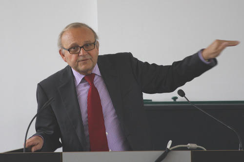 Wolfgang Franz, Vorsitzender des Sachverständigenrats zur Begutachtung der gesamtwirtschaftlichen Entwicklung, zeigte an der Freien Universität, wo es mit der Wirtschaft hingeht.