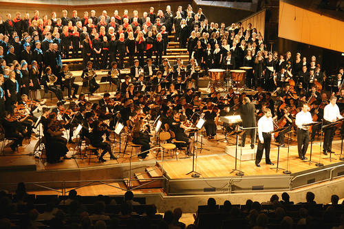 Das Collegium Musicum beim traditionellen Konzert in der Philharmonie. Hier die konzertante Aufführung von Giacomo Rossinis Oper "Wilhelm Tell" im Sommer 2010.