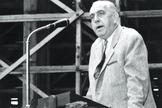 Der ehemalige Bürgermeister Berlins Ernst Reuter im Jahr 1953 beim Richtfest des Henry-Ford-Baus der Freien Universität. Der ehemalige Bürgermeister Berlins Ernst Reuter im Jahr 1953 beim Richtfest des Henry-Ford-Baus der Freien Universität.