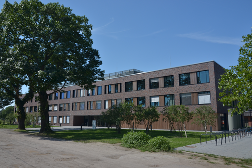 Das Robert-von Ostertag-Haus auf dem Campus Düppel ist deutschlandweit das einzige tierärztliche Zentrum für Infektionsmedizin.