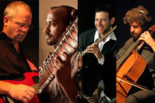 Vier Musiker, eine Performance: E-Gitarrist Amos Elkana musiziert und improvisiert gemeinsam mit Sitar-Spieler Hindol Deb, Flötist Roy Amotz und Cellist Dan Weinstein