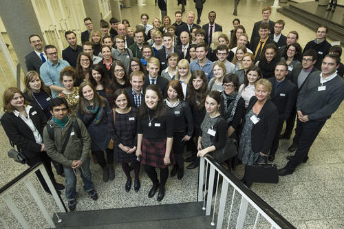 69 Studierende der Freien Universität werden im Studienjahr 2014/15 mit einem Deutschlandstipendium gefördert. Im Umfeld des Ernst-Reuter-Tages lernten sich Förderer und Stipendiaten kennen.