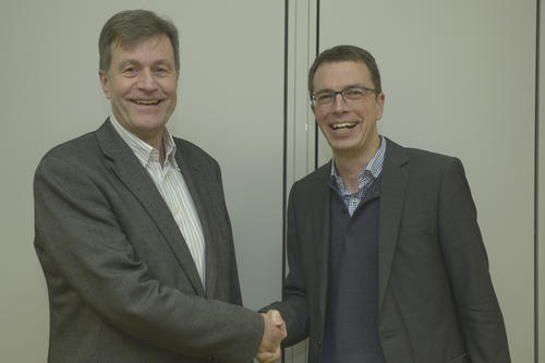 Der bisherige Sprecher des Dahlem Humanities Center, der Romanist Prof. Dr. Joachim Küpper (links), hat das Amt an den Zeithistoriker Prof. Dr. Paul Nolte übergeben.
