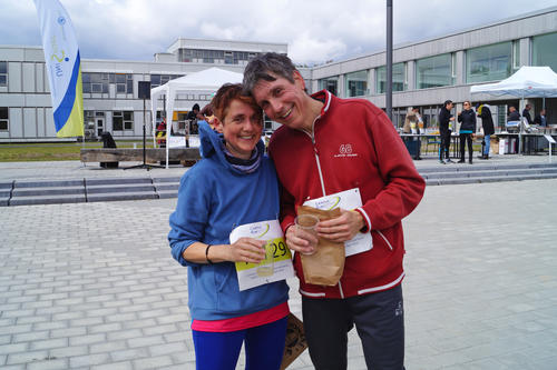 Sowohl Teilnehmer vom ersten Campus Run, wie Martina und Stefan Kunschke,...
