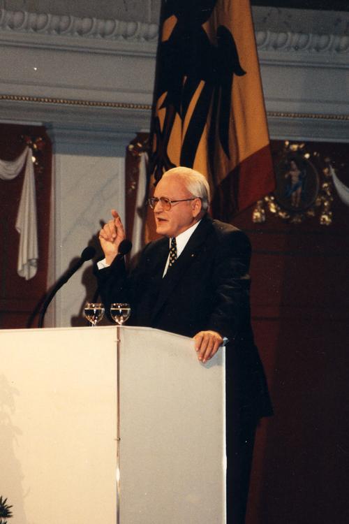 Bundespräsident Prof. Dr. Dr. h. c. mult. Roman Herzog hielt am 5. November 1997 auf dem Berliner Bildungsforum im Schauspielhaus am Gendarmenmarkt eine vielbeachtete Rede zur Bildungspolitik.