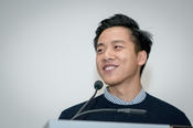 Andy Nguyen, Jury-Mitglied und Student der Zukunftforschung, würdigte die Preisträger des Videowettbewerbs „Nachhaltigkeit an der Freien Universität“.