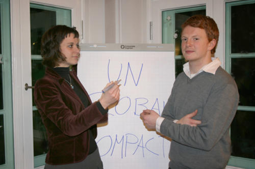 Christina Gradl und Oliver Ziegler präsentierten ihre Studien zum UN Global Compact