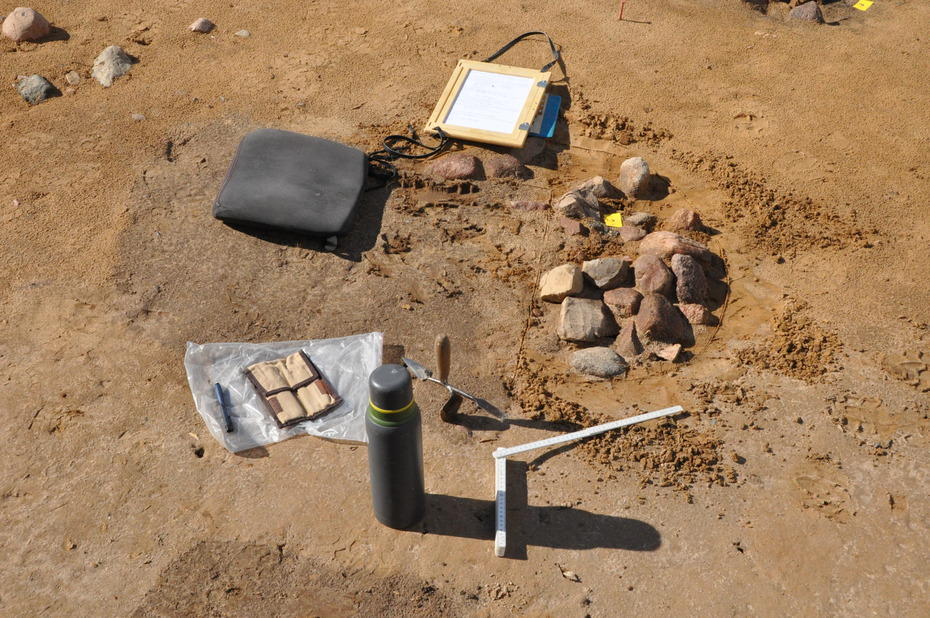 Monumentales Grab unter Prignitzer Bäumen • campus.leben • Freie