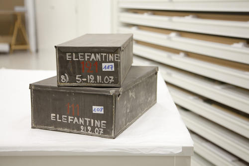 The Elephantine find boxes from 1907 contain Aramaic papyri that are slated to be studied as part of the project “Localizing 4000 Years of Cultural History. Texts and Scripts from Elephantine Island in Egypt.”