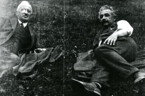 Theodor Wolff hatte Kontakt zu den wichtigen Personen seiner Zeit. Das Foto zeigt ihn mit dem Physiker Albert Einstein.