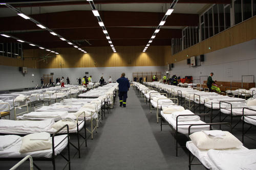 In der Sporthalle der Freien Universität in Dahlem wurde eine Notunterkunft für 200 Flüchtlinge eingerichtet.