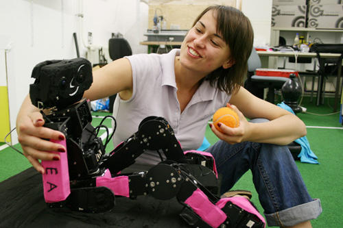 Seit drei Jahren beschäftigt sich Gretta Hohl damit, Robotern das Fußballspielen beizubringen