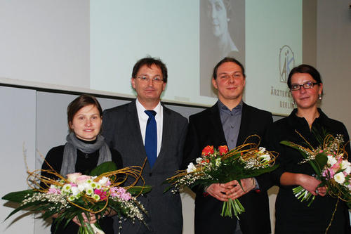 Alexandra Mallickh (links) und Rico Urbschat (2. von rechts) bei der Preisverleihung