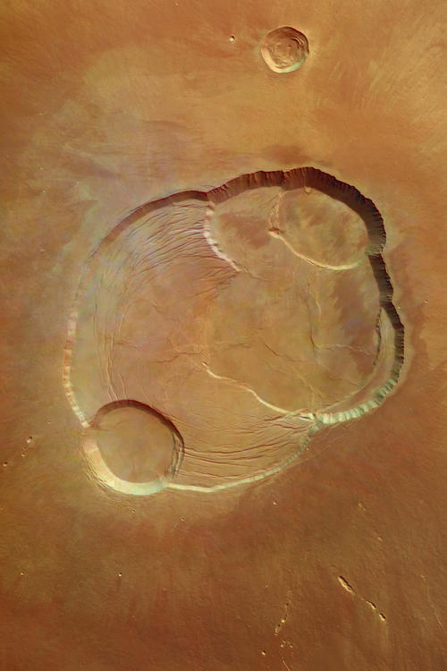 Das Bild, das mit der hochauflösenden Stereokamera (HRSC) auf Mars Express aufgenommen worden ist, zeigt den Krater des Vulkans Olympus Mons.