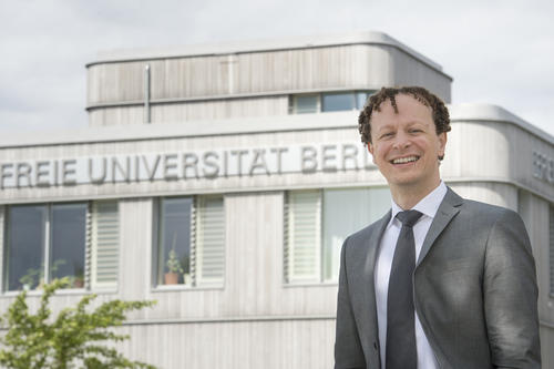 Prof. Dr. Klaus Hoffmann-Holland ist Vizepräsident der Freien Universität Berlin für Studium und Lehre.