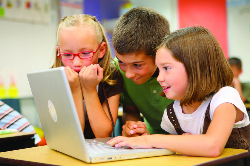Das Digitale gehört für Kinder längst zum Alltag. Bald soll das Thema digitale Bildung auch auf dem Stundenplan in Berlins Schulen stehen.