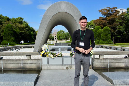 An der Gedenkstätte des Friedensmuseums in Hiroshima legen auch ausländische Staats- und Regierungschefs Kränze zum Gedenken an den Atombombenabwurf 1945 nieder.