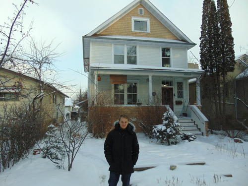 Robert Brundage nimmt Abschied von dem Haus, in dem er während des Semesters gewohnt hat.