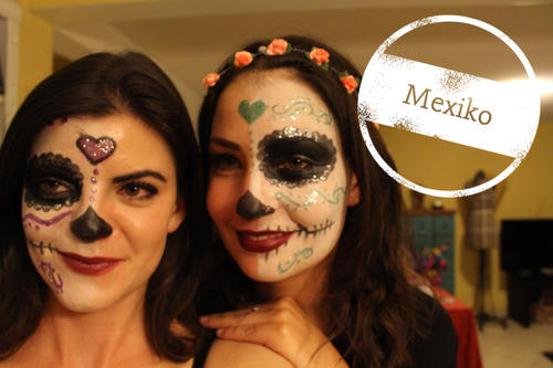 Traditionell geschminkt für „Día de los Muertos“: Estefanía González (links) und ihre Freundin Laura Zunker.