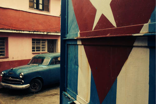 Die Callejón de hamel in  La Habana, Kuba, ist eine kleine Gasse mit vielen Wandmalereien.
