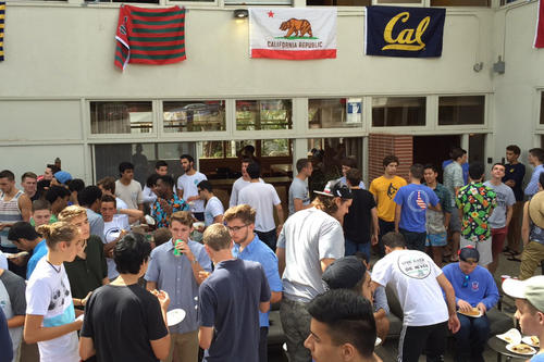 Werben um Mitglieder: Die verschiedenen Fraternities bemühen sich in den ersten College-Wochen um neue „Brüder“.