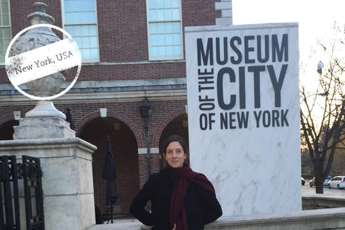 Bevor Luise Müller sich dran macht, alle fünf New Yorker Stadtteile praktisch kennenzulernen, besichtigt sie sie im Museum.