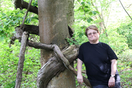 Die Gärtnerin Marion Raddatz arbeitet seit 40 Jahren im Botanischen Garten der Freien Universität.