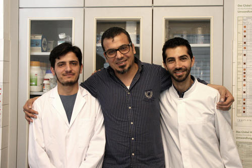 A great team: Salah Al Masri (center) with his graduate students, the Syrian refugees Zaher Al. (left) and George H. (right).