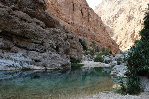 Salome finds the wadis, the fjords of Oman, just as impressive as the desert. (The photo shows Wadi Shab, about a two-hour drive from Muscat and then only accessible by a short walk.)