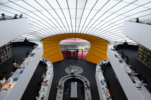 Libraries – like here, the Philological Library of Freie Universität Berlin – are not becoming obsolete even in the digital age.