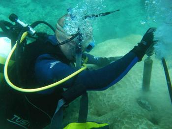 Dr. Jens Zinke drilling coral in Madagascar. The data obtained from these samples were included in the study mentioned above.