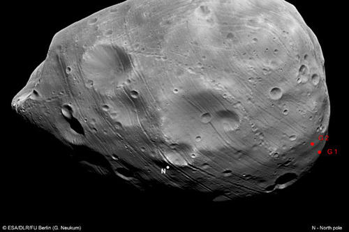 Aufnahme vom Marsmond Phobos (Vorbeiflug aus einer Distanz von 130 und 278 km)