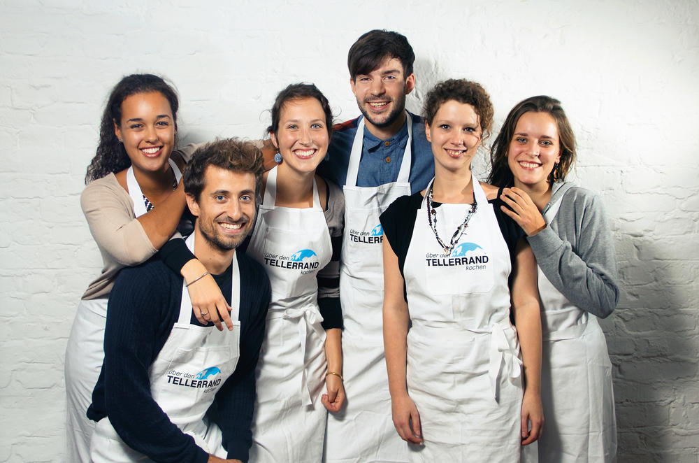 Das Team von „Über den Tellerand kochen“