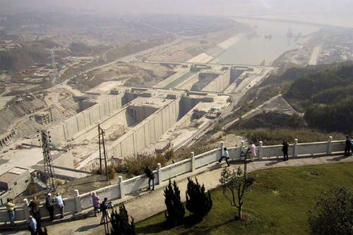 Kaum ein anderes Bauwerk ist so umstritten wie der Drei-Schluchten-Staudamm, eine der größte Talsperren der Welt.