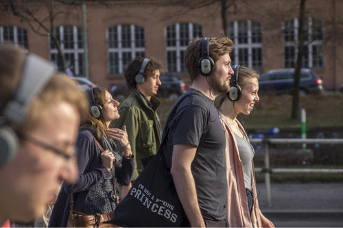 „Remote Berlin“ führt die Zuschauer per Audioguide durch die Stadt.