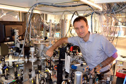 Wie entsteht eine chemische Bindung? Der Physikochemiker Hans Jakob Wörner weiß es dank der von ihm entwickelten ultraschnellen spektroskopischen Methoden.