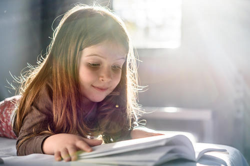 Kinderleicht? Ob ein Kind Schwierigkeiten beim Lesen haben wird, könnte schon im Kindergartenalter festgestellt werden. Die Studie soll dazu beitragen.