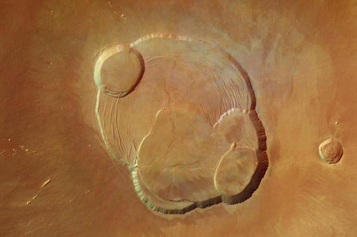 Gigant auf dem Mars: Der Olympus Mons ist mit einer Höhe von 22 Kilometern der höchste Vulkan unseres Sonnensystems. Das Bild stammt von einer Hochleistungskamera, die von Wissenschaftlern der Freien Universität mitentwickelt wurde.
