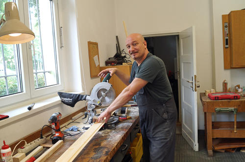 Hobby als Beruf: Heiko Böse nutzt die Werkstatt nicht nur für Reparaturen, sondern setzt auch eigene Ideen für den Campus um.
