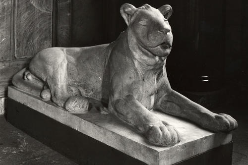 The stone lion by August Gaul (1903) was also returned.