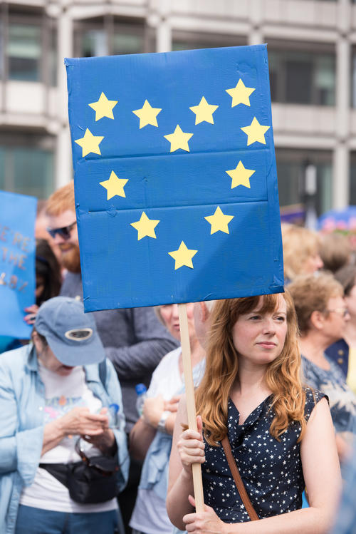Verzweifelte Liebe: Im September 2016 demonstrierten in London Tausende gegen das Ergebnis des Brexit-Referendums, bei dem im Frühsommer die Mehrheit der britischen Wählerinnen und Wähler für einen Austritt aus der Europäischen Union gestimmt hatte.