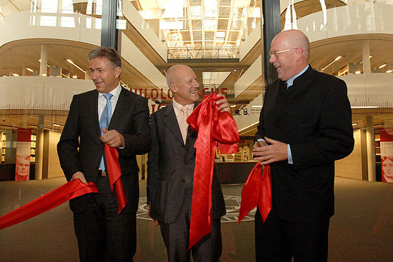 Eröffnung der Philologischen Bibliothek. Berlins Bürgermeister Klaus Wowereit, Lord Norman Foster und Dieter Lenzen (v.l.n.r.)