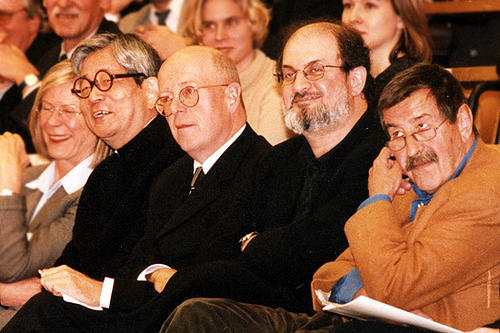 Bei der Verleihung der Ehrenpromotion an Salman Rushdie (Zweiter von rechts).