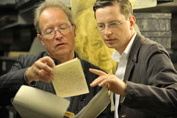 Hand-written treasures: A team of researchers led by Tim Lörke (r.) and Peter Sprengel (l.) explore the letters left by Gerhart Hauptmann.