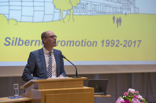 Universitätspräsident Peter-André Alt begrüßte die Alumni, die zur Silbernen Promotion nach Dahlem gereist waren.